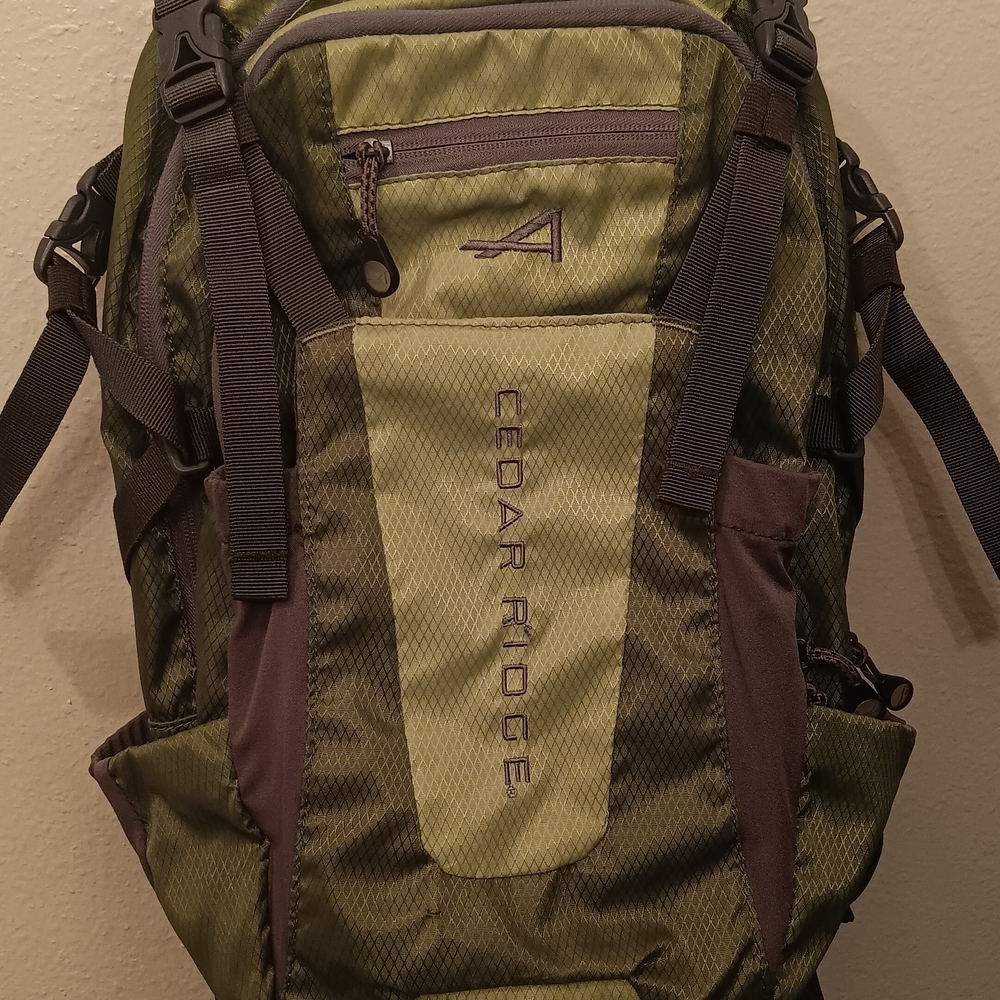 Olive Green Unisex Backpack (Space For Hydration Reservoir) Hydro Trail 15